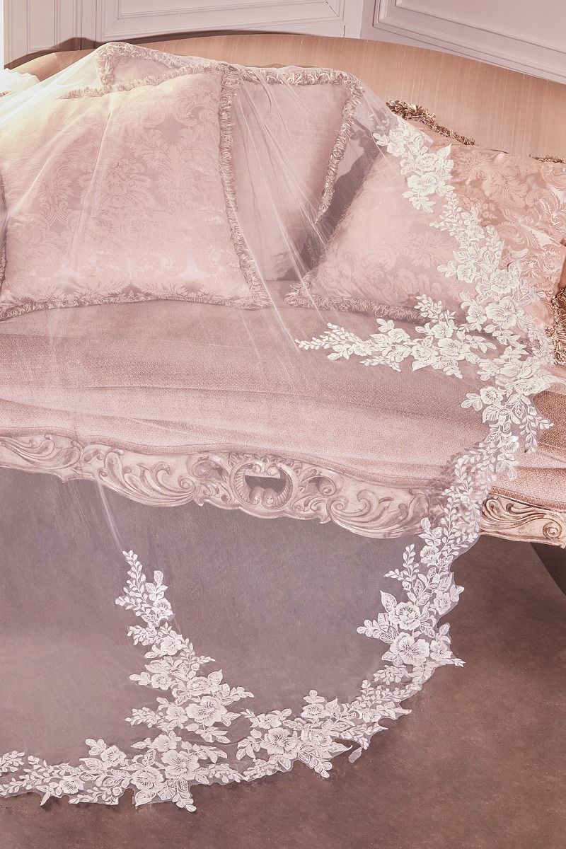 Floral Lace Scalloped Edge Chapel Veil (V010)