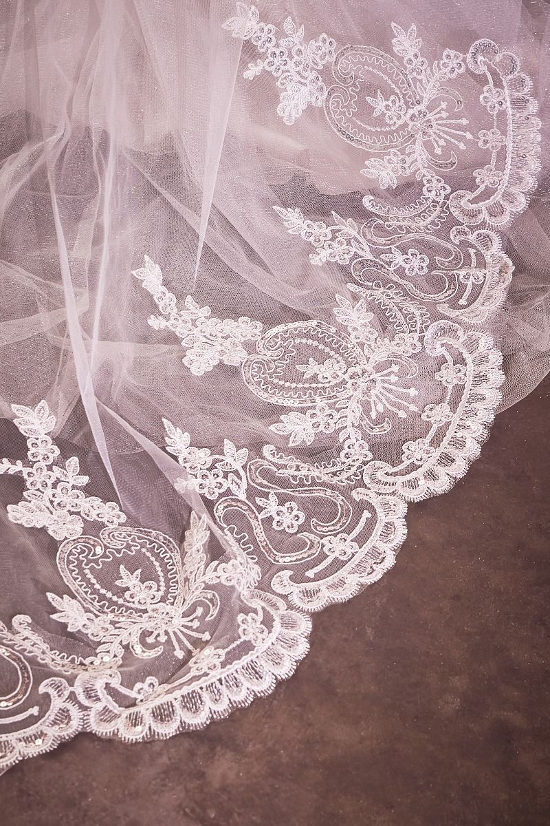 Embroidery Hem Lace Chapel Veil (V004)