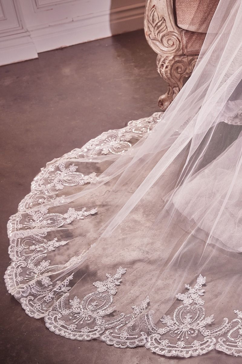 Embroidery Hem Lace Chapel Veil (V004)