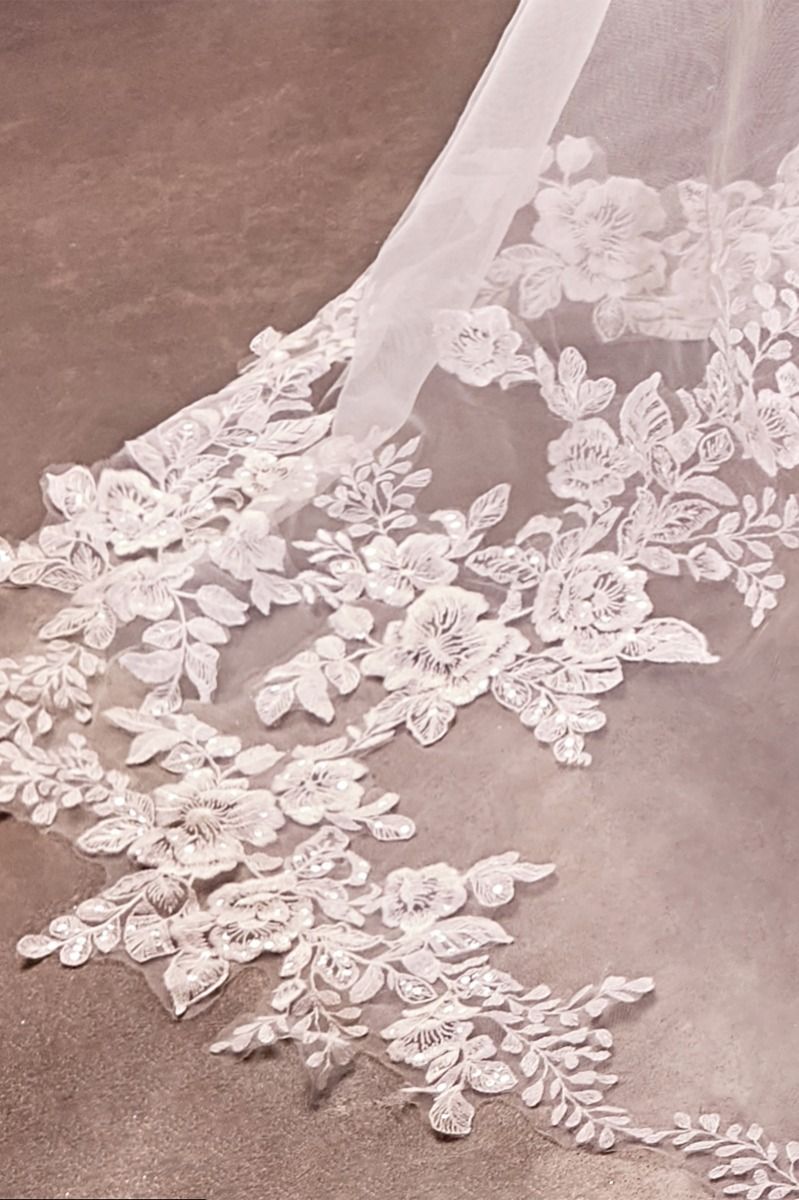 Floral Lace Scalloped Edge Chapel Veil (V010)