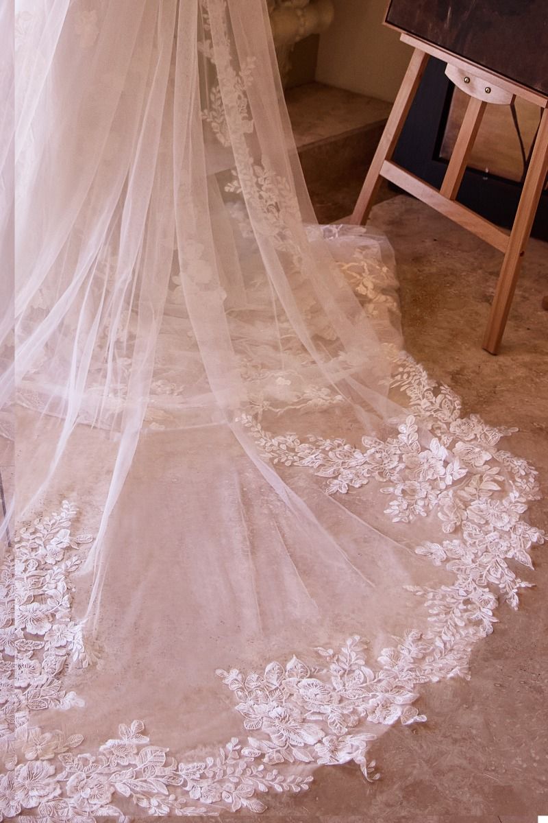 Floral Lace Scalloped Edge Chapel Veil (V010)